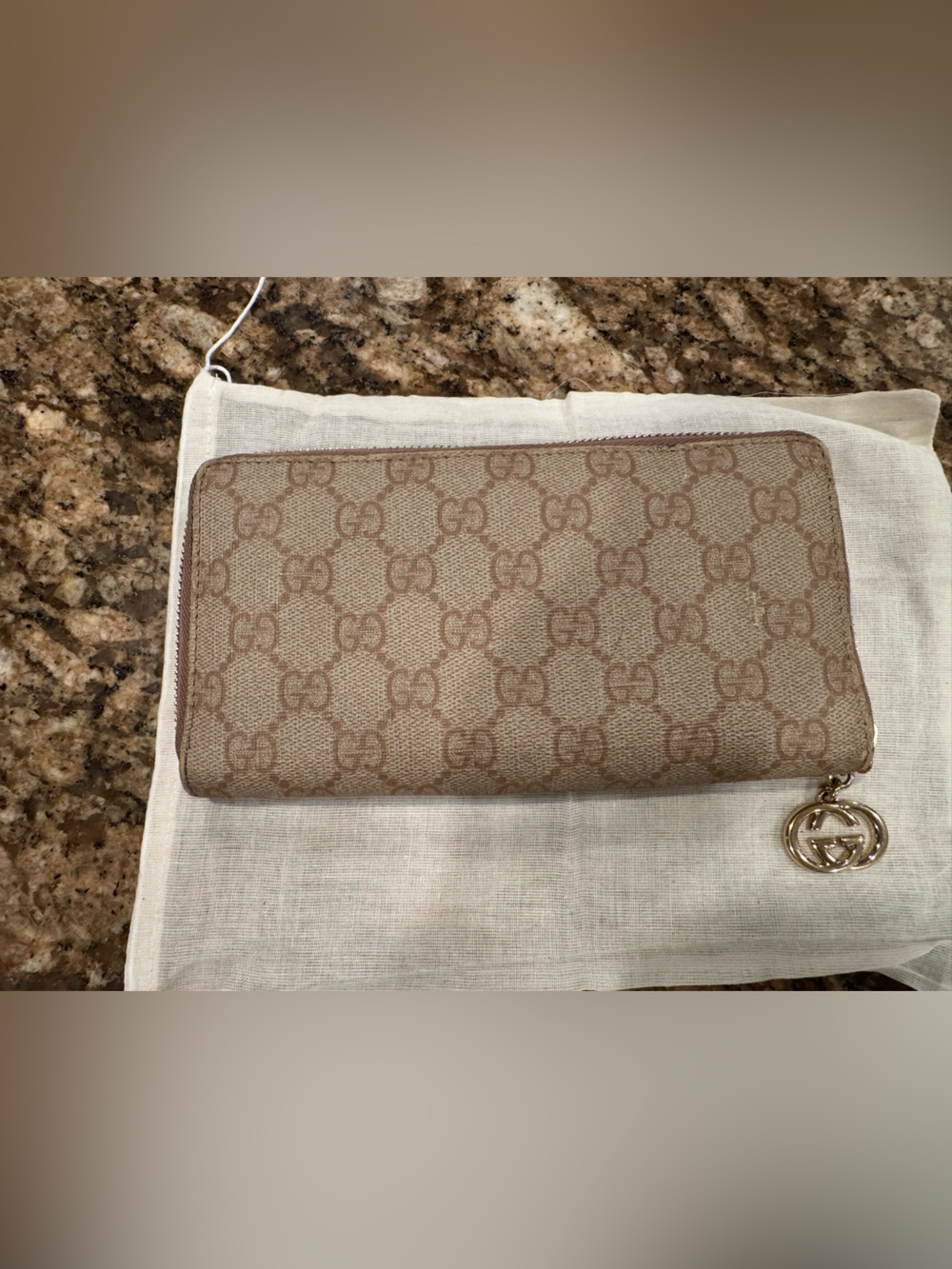 Authentic Gucci Brown Beige GG Supreme Zip-Around Wallet with Gold Charm - Picture 2 of 6
